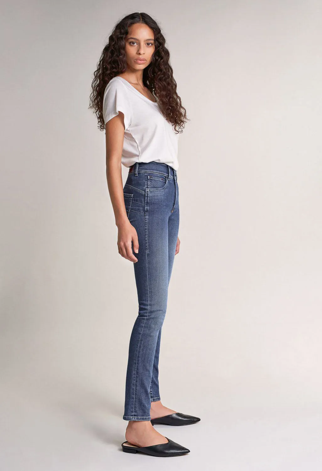 30 Leg Push in Secret Slim Jeans with Details