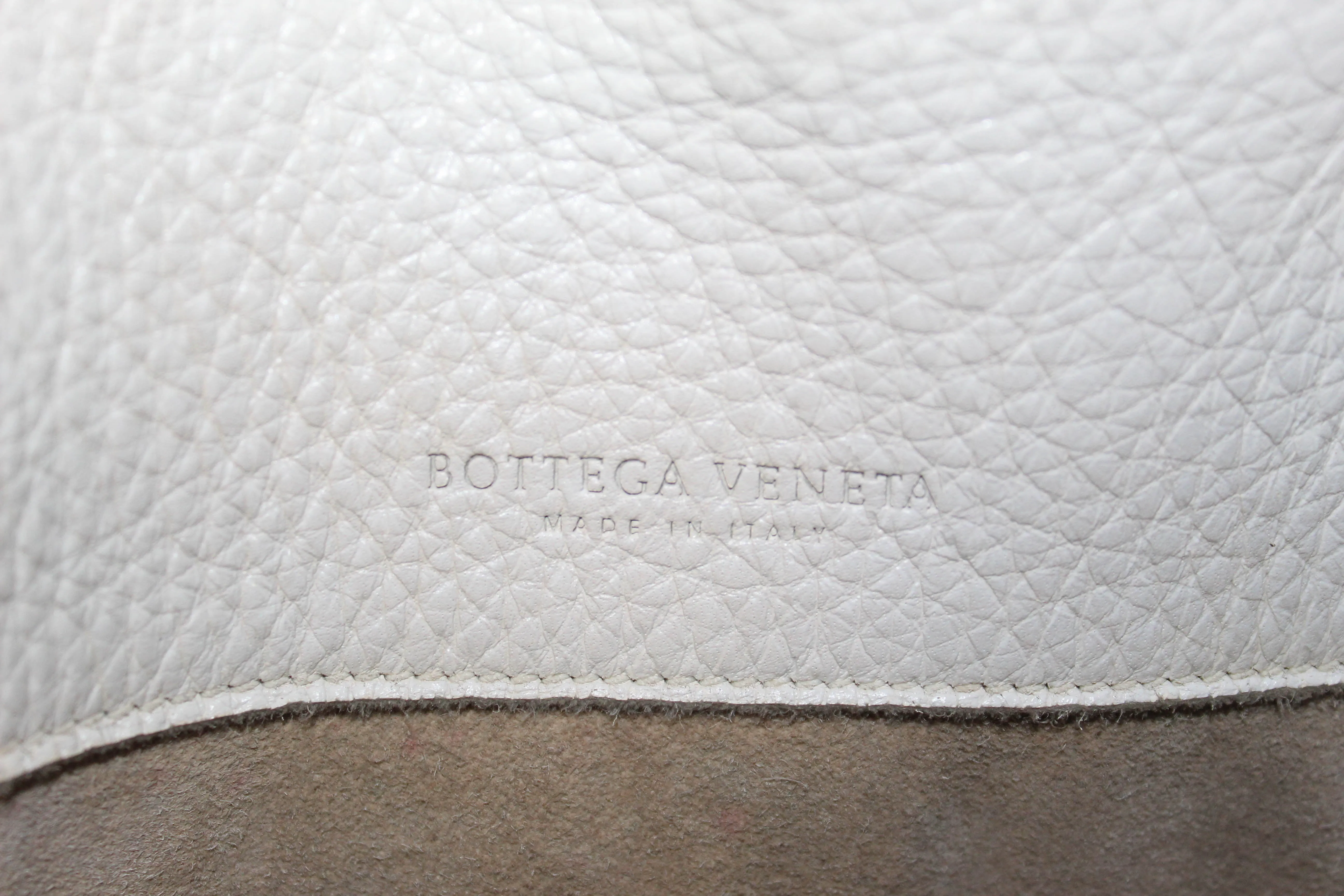 Authentic Bottega Veneta White Intrecciato Cervo Leather Bucket Tote Bag